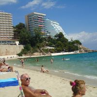 praia em frente do hotel