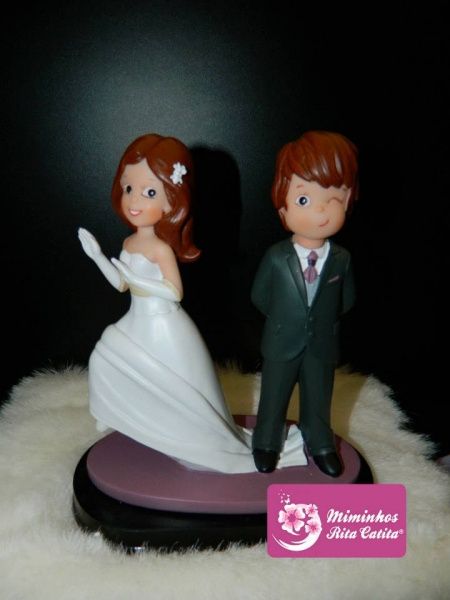 Noivos topo bolo