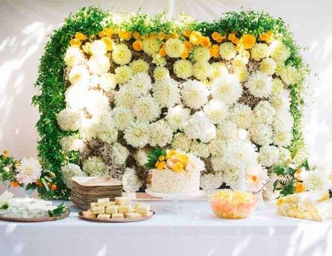 para quem tiver jardim, uma parede de flores
