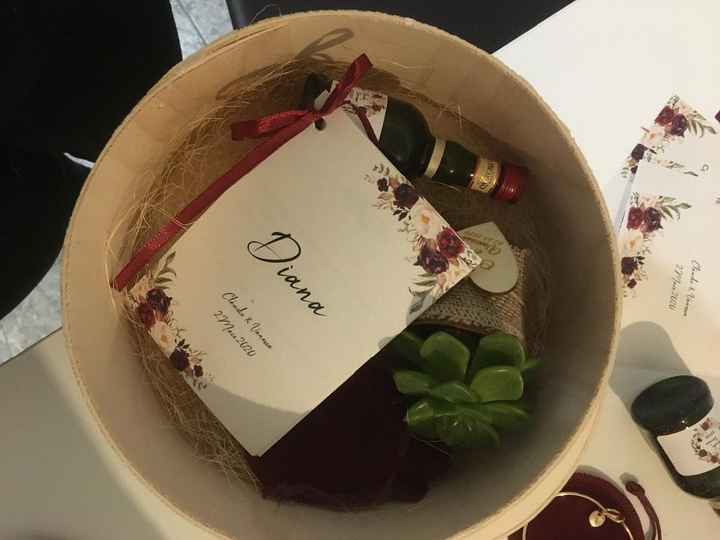 Tudo dentro da caixinha de madeira, também ela presonalizada com o Nome de Cada na tampa por fora e 