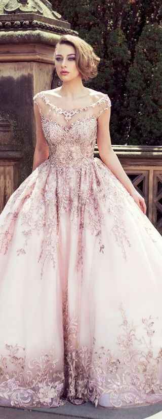 Um vestido corte princesa cheio de glamour, que é quase de rainha e não princesa :)