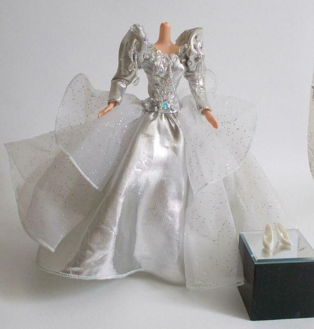 o Arco íris Invade a Comunidade com Inspirações Cor (prateado) - Vestido de Noiva 🌈 - 1