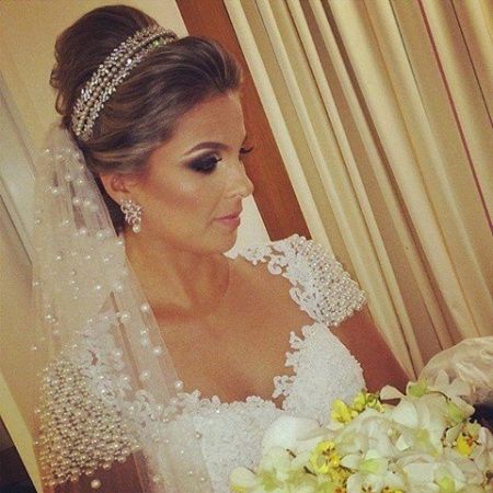 penteado com veu e tiara
