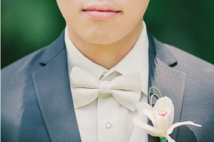 Detalhe fato e boutonnière do noivo