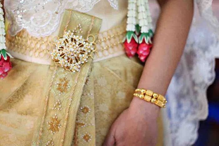 Detalhes do traje tradicional da noiva