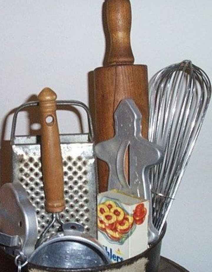 para o centro de mesa (com flores e rendas por exempli)