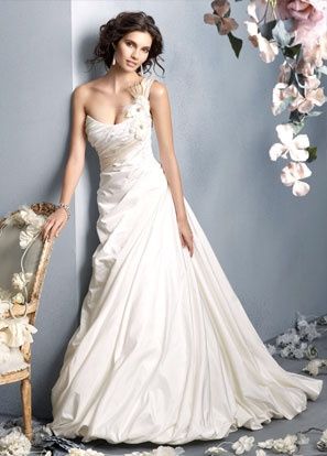 Que tal um vestido com uma alça?? - 6