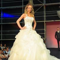 Que tal um vestido com uma alça?? - 2