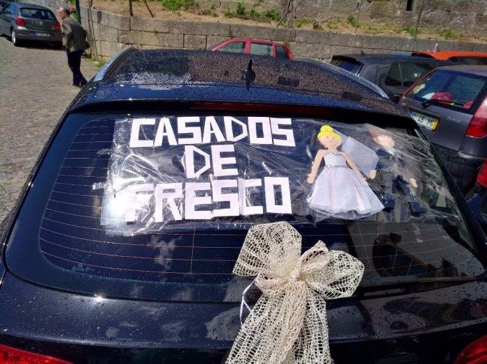 carro dos noivos