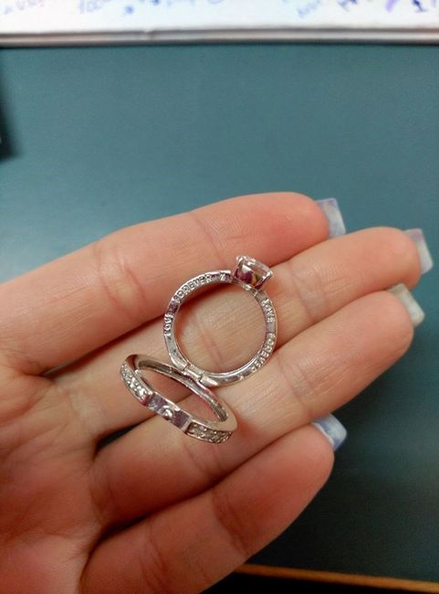 Anel noivado especial abre e tem uma frase "Love forever"
