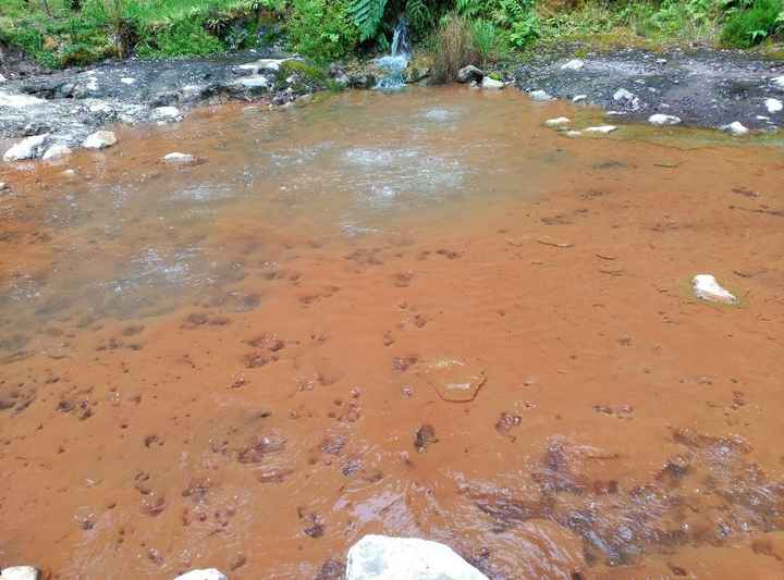 Caldeira Velha - Água a mais de 60º