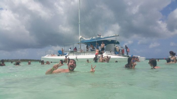 paragem na praia virgem, sempre em festa