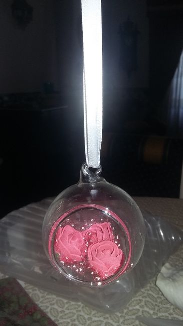 bolas para colocar nas arvores no exterior, umas terão assim as rosinhas e outras velas led para ilu
