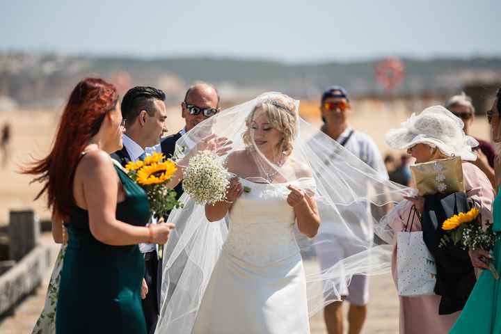 Vais trocar de vestido para a festa de casamento? - 1