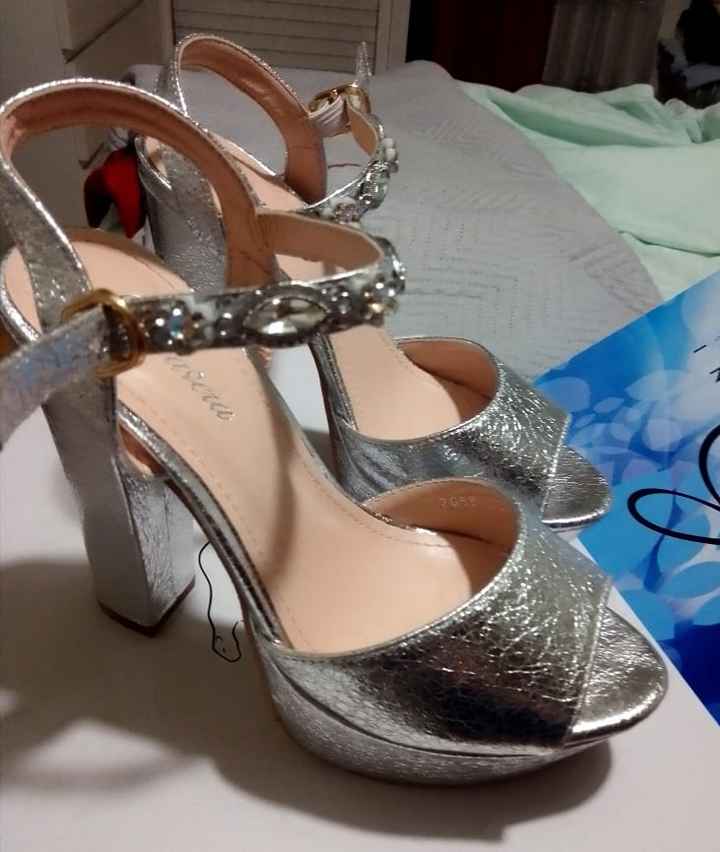 Preferias partir o salto do sapato ou que as flores do bouquet/decoração murchassem? - 3