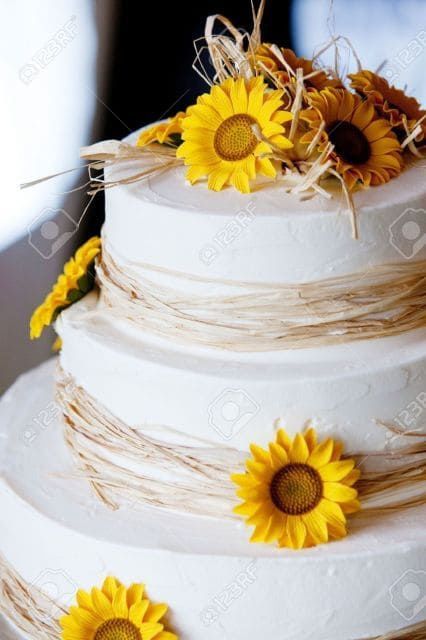O sabor do bolo de casamento é __________ - 1