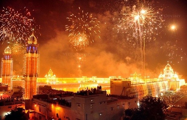 Descobre tudo sobre Nova Déli: uma cidade caótica mas muito colorida! 2