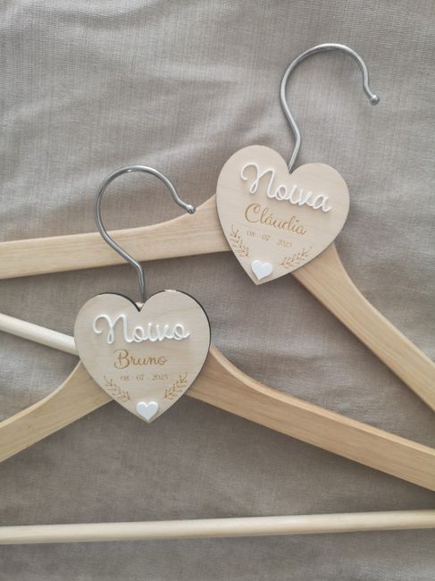 Procuro cabides personalizados 🙏 3