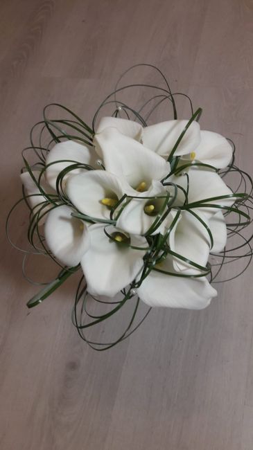 Quais flores escolhes para um ramo de noiva branco? 1