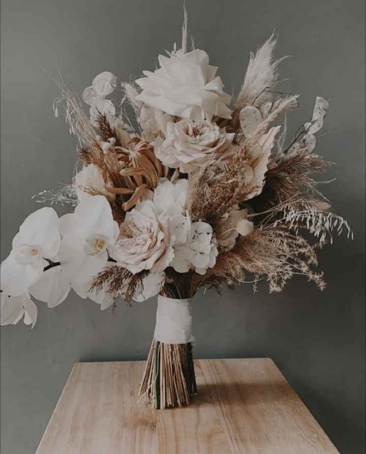 Vestido dourado... Que buquê escolher? - 2