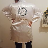 Mandei ainda vir um robe com o nosso monograma pela Império Convites! Se não me engano ficou por vol