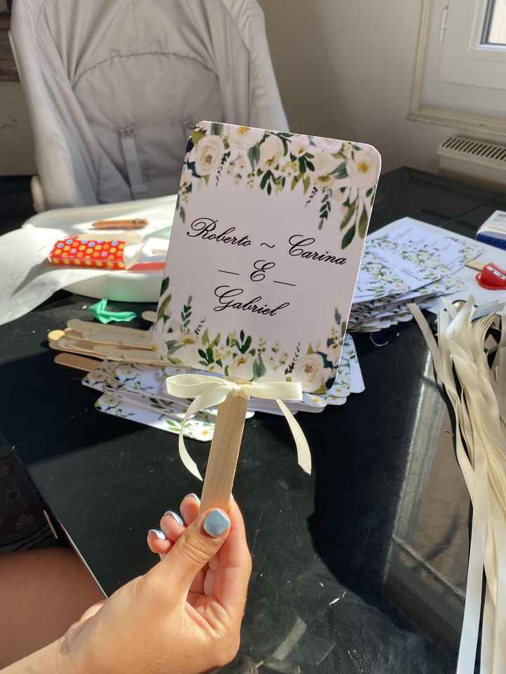 Leques para convidadas - cerimónia ao ar livre com previsões de calor! Onde encontrar? 😎🌞 1