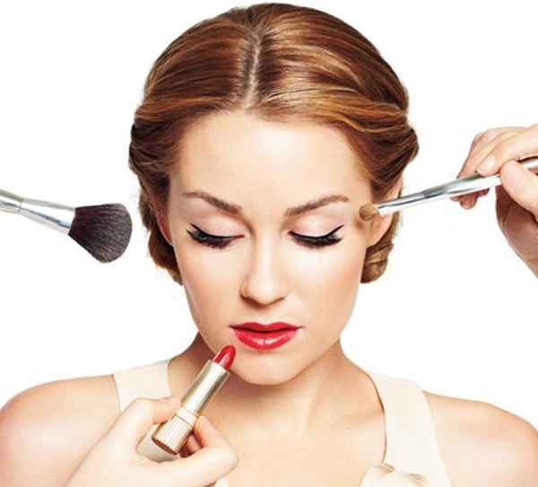 Red lips make up look