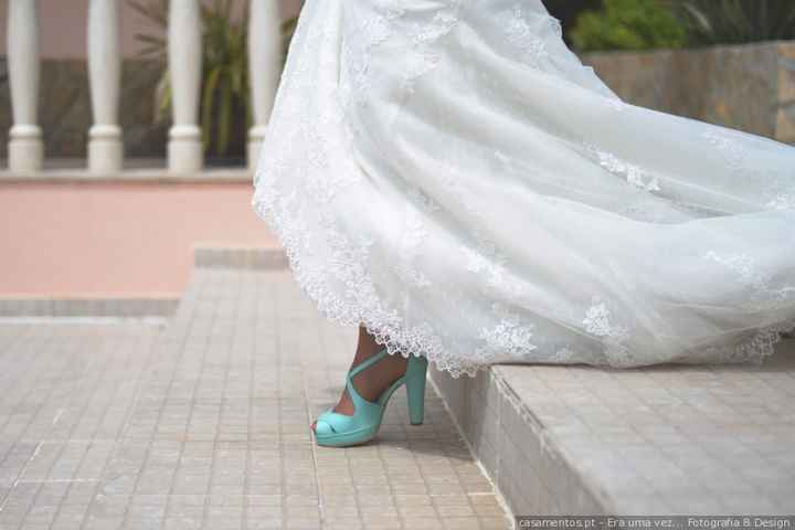 B. sapatos