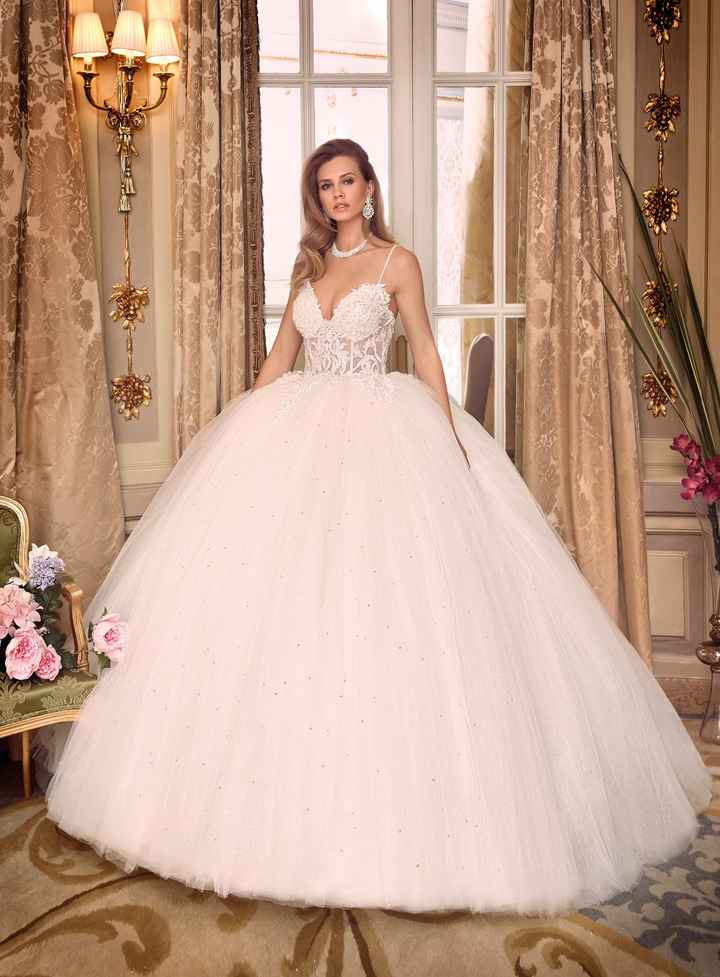 3. Vestido com saia volumosa