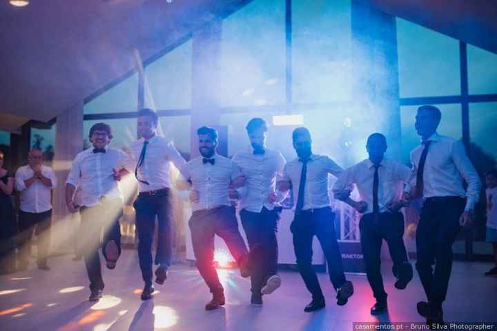 A. Dança com Padrinhos e Damas de Honor
