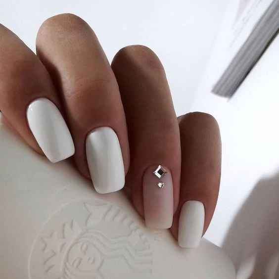 Unhas elegantes e discretas para o dia C 💅 - 3