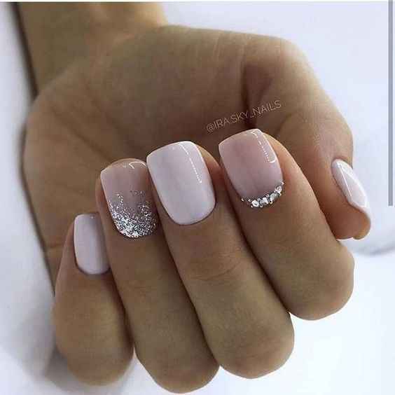 Aplicações e brilhantes nas unhas: A favor ou contra? - 1