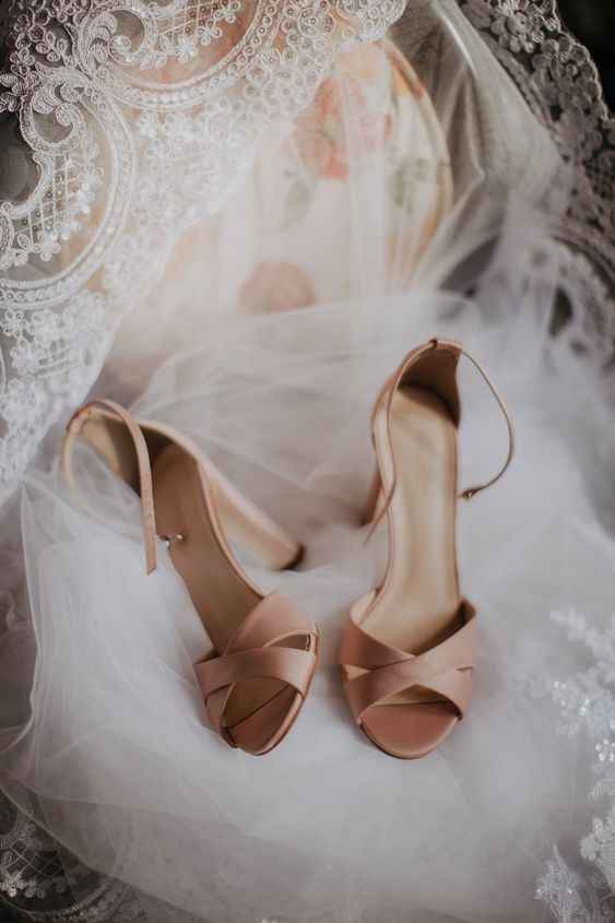 Escolhe UNS SAPATOS para o teu look de 👰 - 2