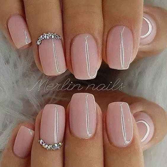 Adiciona brilho à manicure do teu dia ✨ - 2