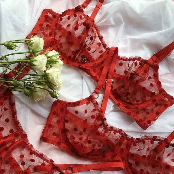 A cor da lingerie da noiva, qual escolhes? 🥰 - 3