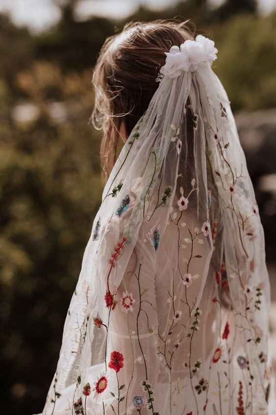 Véu colorido: é uma opção para o teu look de noiva? 👰 - 2