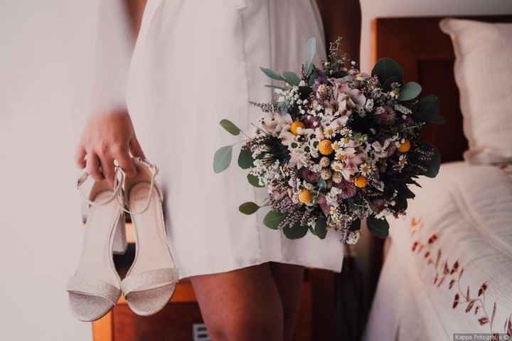 Darias o teu sim a este bouquet e a estas sandálias? 😁 - 1