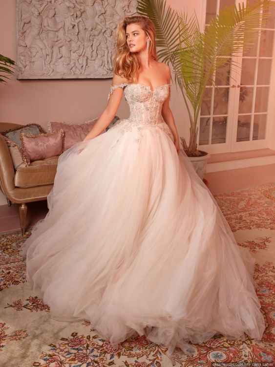 Vestidos de noiva rosa: as melhores inspirações 💗 - 2