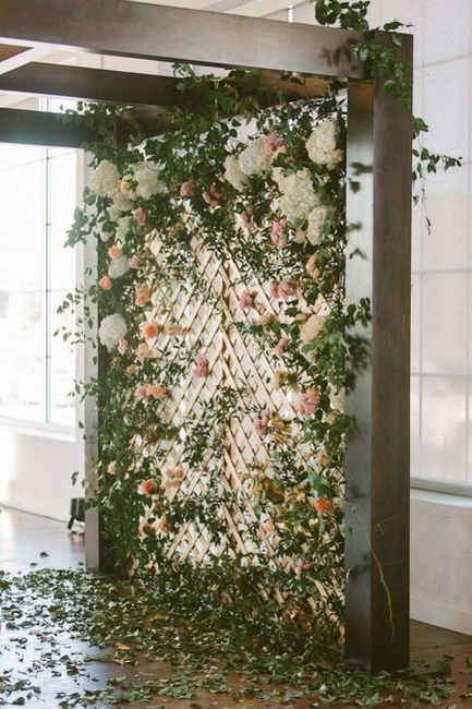 C. Parede com flores