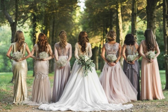 És uma noiva de damas com vestidos iguais ou vestidos diferentes? 1