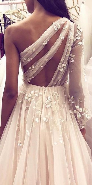 O que achas deste decote para as costas do teu vestido? 👗 1