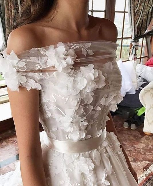 Aplicações florais para o teu vestido de noiva: O QUE ACHAS? 😍 3