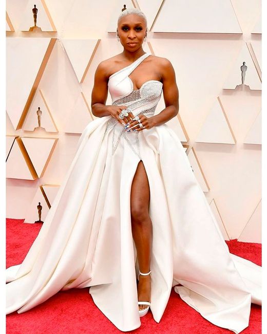 Óscares 2020: Inspirações dos vestidos brancos que brilharam na passadeira vermelha ✨ 3