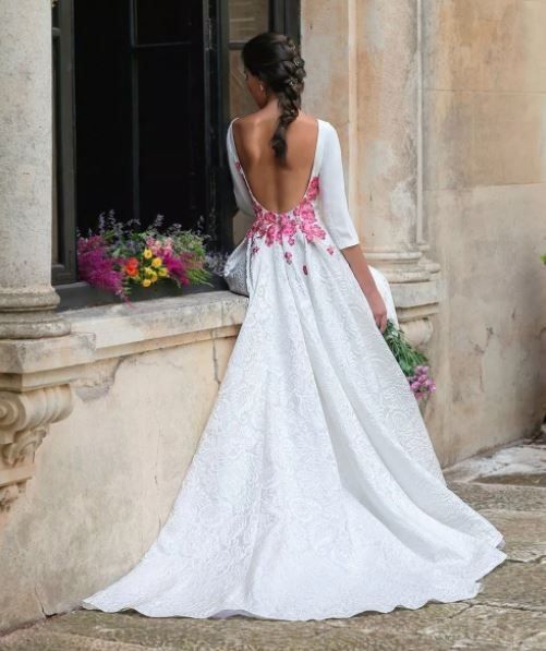 Detalhes coloridos no vestido de noiva? Sim, é possível 👰🏽 - 2