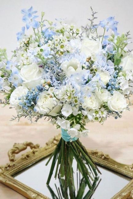 Inspirações para as noivas de primavera... bouquet em tons de azul bebé 😍 1