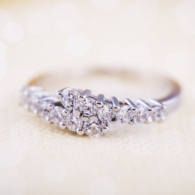 Como reagiste quando viste o anel de noivado por primeira vez? 1