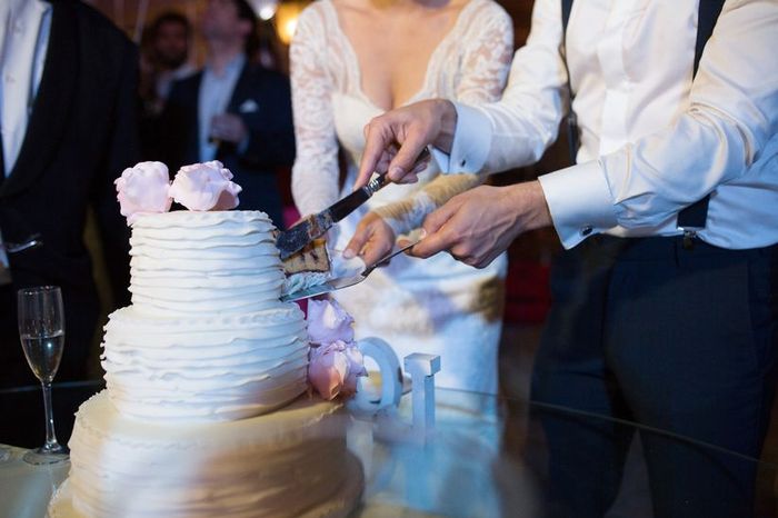Cortar o bolo de casamento: sim ou não? 1
