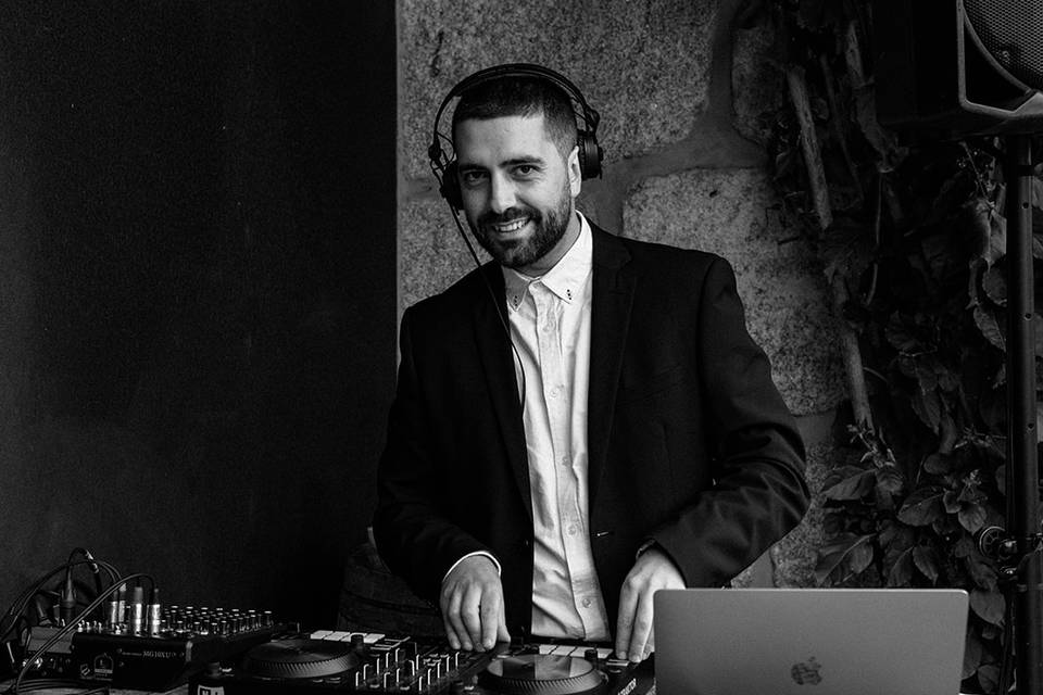 DJ set exterior