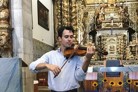 Violino em igreja