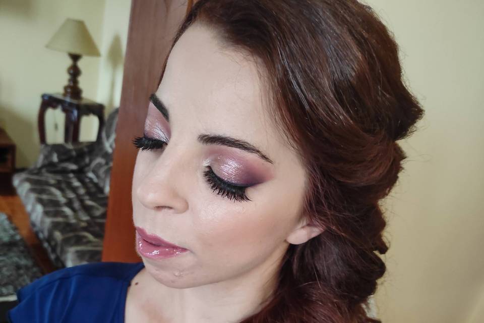 Carla Arruda - Makeup Artist